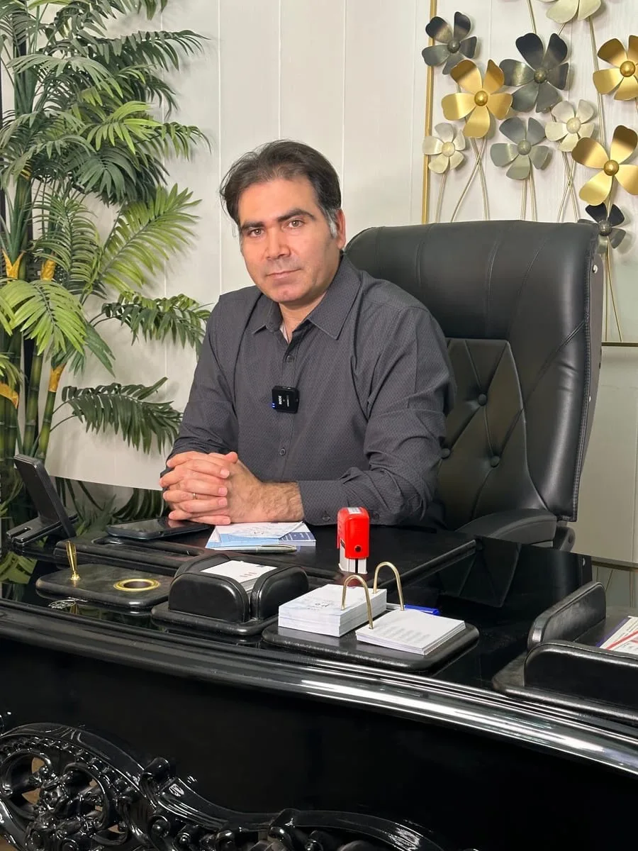جلسه مشاوره لیفت پیشانی با دکتر پارسا چراغیپور