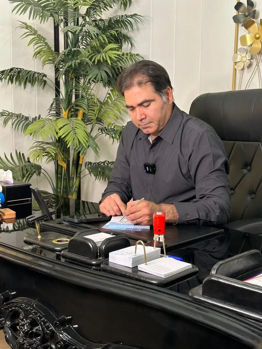 جلسه مشاوره جوانسازی غیرجراحی صورت با دکتر پارسا چراغیپور